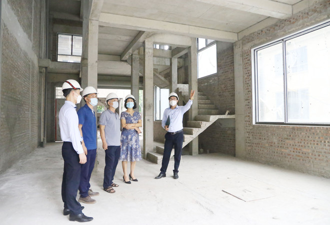 Nỗ lực vượt “bão” COVID-19, Him Lam Vạn Phúc chào đón cư dân đầu tiên ảnh 2