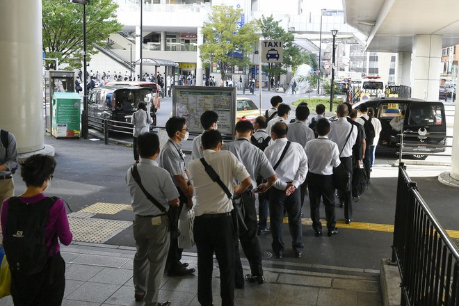 Mất điện do hỏa hoạn gây gián đoạn dịch vụ đường sắt tại Nhật Bản ảnh 1