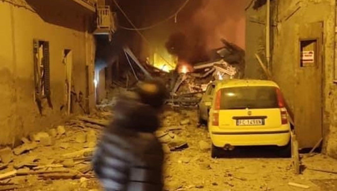 Italy: Nổ đường ống khiến ngôi nhà 4 tầng đổ sập, 12 người mất tích ảnh 1