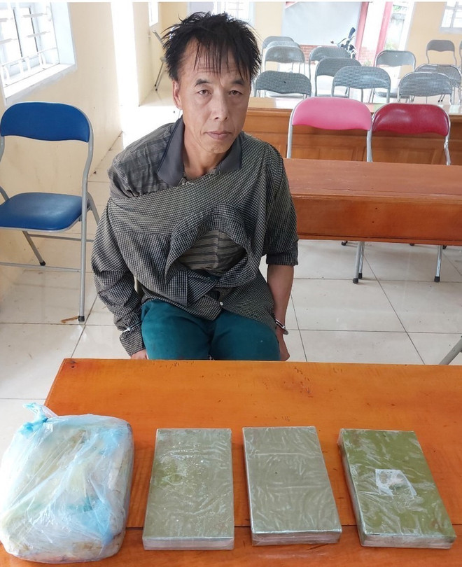 Bắt giữ đối tượng vận chuyển 3 bánh heroin và 6.000 viên ma túy ảnh 1