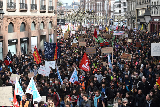 Bước ngoặt trong các cuộc biểu tình ở Pháp khi sinh viên tham gia ảnh 2