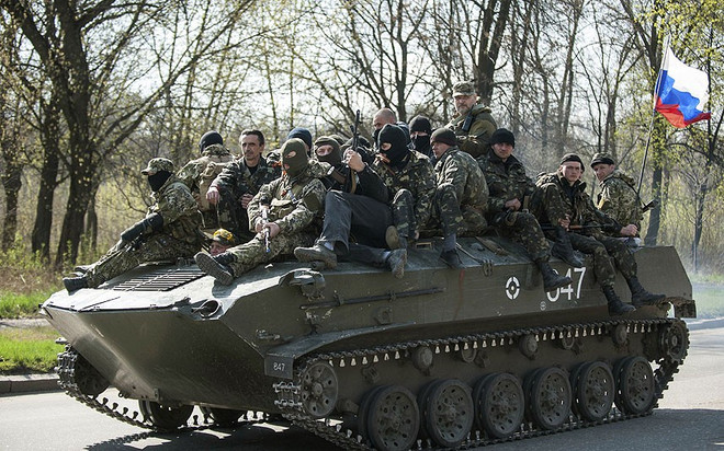 Ukraine xác nhận người biểu tình ly khai chiếm 6 xe thiết giáp ảnh 1