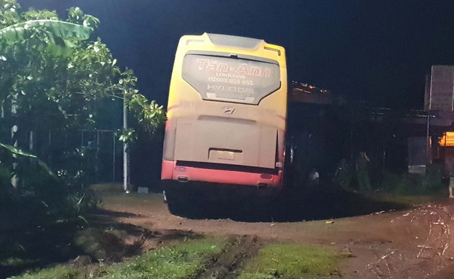 Bình Phước: Tai nạn liên hoàn, hai vợ chồng đi xe máy thương vong ảnh 1