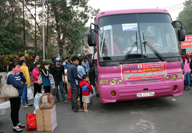 Nhân rộng những chuyến xe nghĩa tình đưa công nhân về quê đón Tết ảnh 1