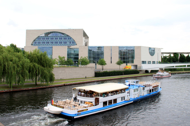 Phủ Thủ tướng Đức bị phong tỏa vì xuất hiện bưu kiện khả nghi ảnh 1