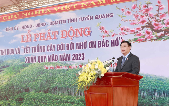 Chủ tịch Quốc hội Vương Đình Huệ phát biểu. (Ảnh: Doãn Tấn/TTXVN) Chủ tịch Quốc hội phát động thi đua và Tết trồng cây tại Tuyên Quang ảnh 2