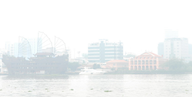 [Photo] Sương mù dày đặc, bao phủ khắp tuyến đường TP.HCM ảnh 1