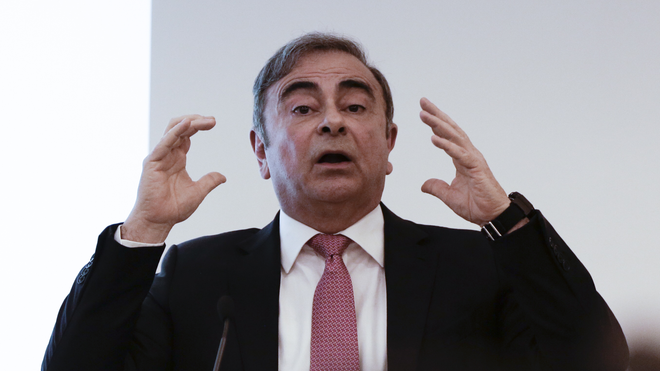 Ông Carlos Ghosn trong buổi họp báo ở Beirut. (Ảnh: AP) Cựu Chủ tịch Nissan xuất hiện công khai trong buổi họp báo ở Liban ảnh 1