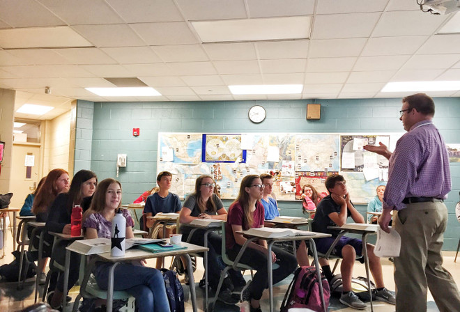 Mỹ công bố hướng dẫn cập nhật cho việc mở lại trường học ảnh 1