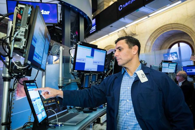 Thị trường chứng khoán Mỹ giảm điểm sau bình luận của Chủ tịch Fed ảnh 1