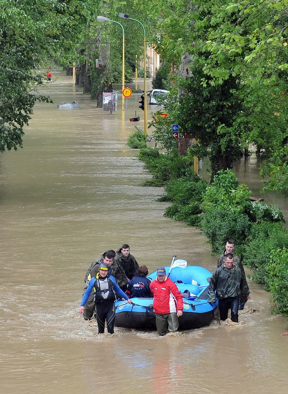 [Photo] Ngập lụt nghiêm trọng ở Serbia và Bosnia-Herzegovia ảnh 4