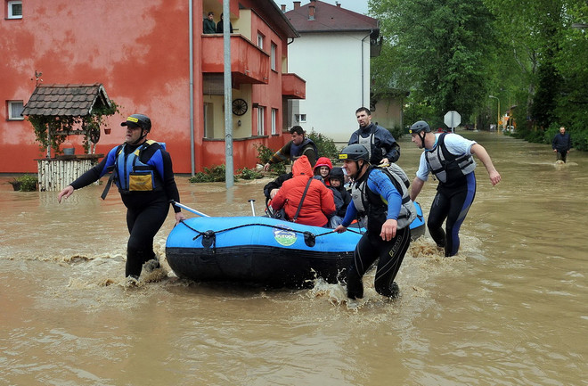[Photo] Ngập lụt nghiêm trọng ở Serbia và Bosnia-Herzegovia ảnh 3