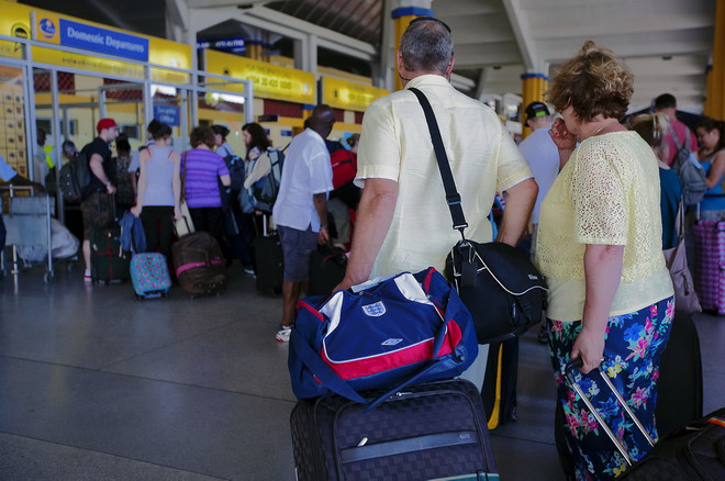 [Photo] Du khách Anh sơ tán khỏi Kenya do lo ngại khủng bố ảnh 1