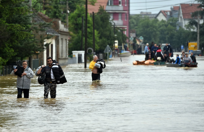 [Photo] Ngập lụt nghiêm trọng ở Serbia và Bosnia-Herzegovia ảnh 1