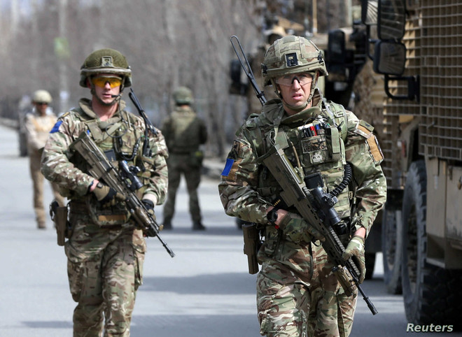Binh sỹ NATO tại Afghanistan. (Ảnh: Reuters) NATO chưa quyết định về việc rút quân khỏi Afghanistan ảnh 1