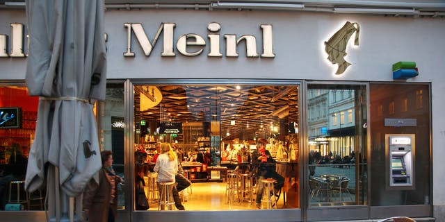 Áo: Khai tử logo thương mại gần trăm tuổi do phân biệt chủng tộc ảnh 1