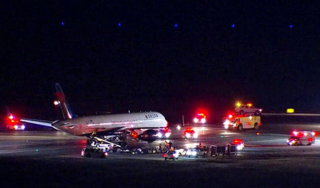 Sân bay Kennedy sơ tán hành khách sau cảnh báo có bom ảnh 1