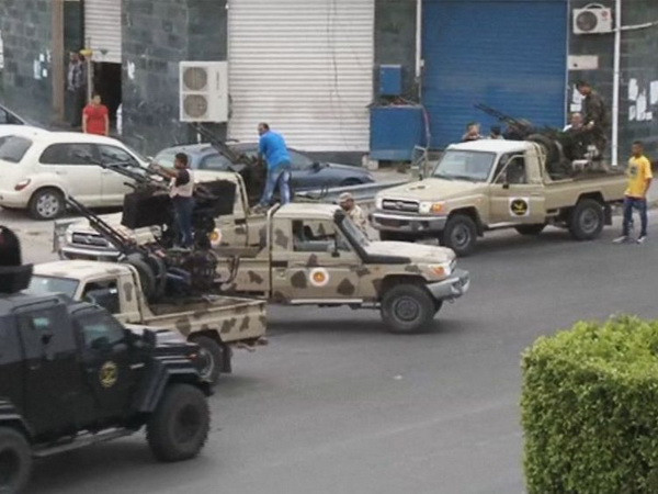 Tình trạng bất ổn đang diễn ra tại thủ đô Tripoli của Libya. (Nguồn: AP) Saudi Arabia rút toàn bộ nhân viên ngoại giao khỏi Libya ảnh 1