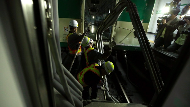 Nổ ở nhà ga tàu điện ngầm gần Seoul, 11 người bị thương ảnh 1