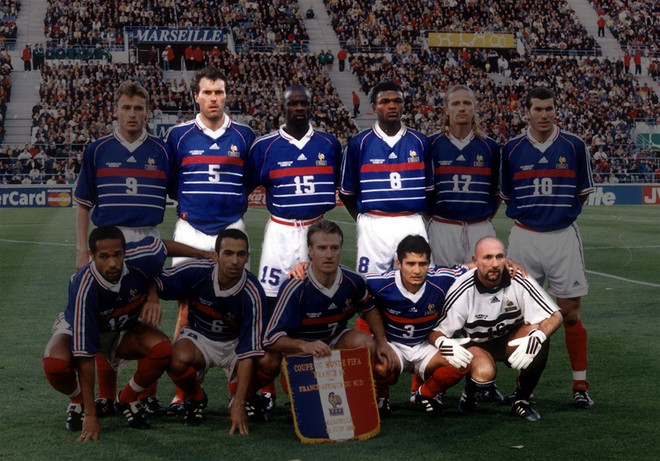 HLV Wenger dẫn dắt Platini, Barthez, Desailly giao hữu với Việt Nam ảnh 1