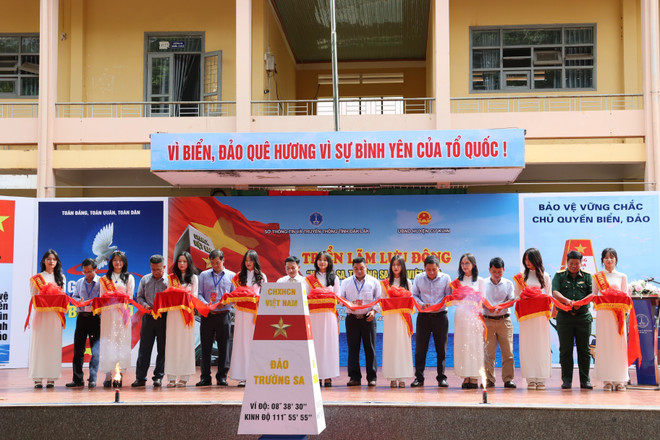 Bồi đắp tình yêu biển đảo, chủ quyền Tổ quốc cho các thế hệ trẻ ảnh 1