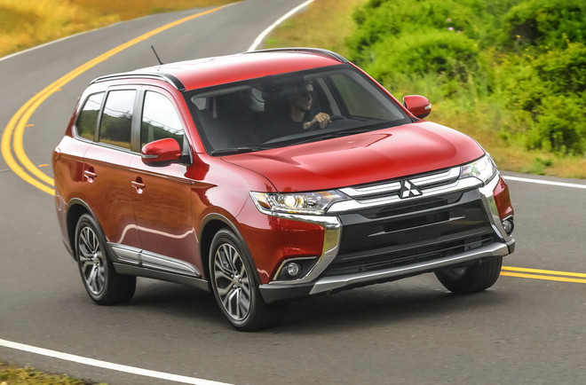 Mitsubishi công bố giá bán khởi điểm mẫu Outlander đời 2016 ảnh 1