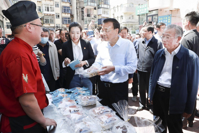 Trung Quốc quay trở lại với "nền kinh tế hàng rong" sau mùa dịch bệnh ảnh 1