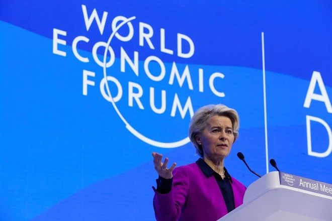 Chủ tịch Ủy ban châu Âu (EC) Ursula von der Leyen phát biểu tại Diễn đàn kinh tế thế giới. (Ảnh: Reuters) EU cạnh tranh với Mỹ, Trung Quốc trong lĩnh vực năng lượng sạch ảnh 1