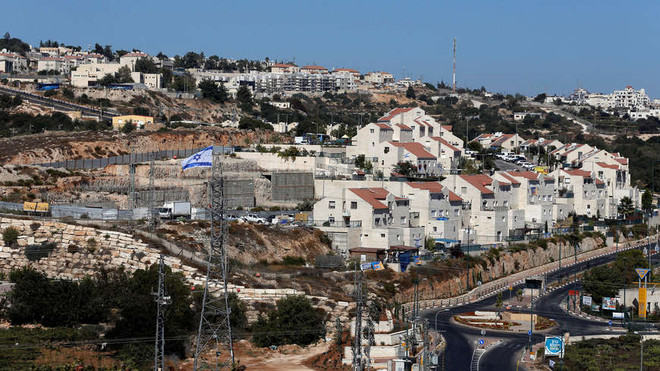 Khu định cư Kiryat Arba ở Bờ Tây. (Ảnh: Reuters) Liên đoàn Arab lên án kế hoạch sáp nhập Bờ Tây của Israel ảnh 1