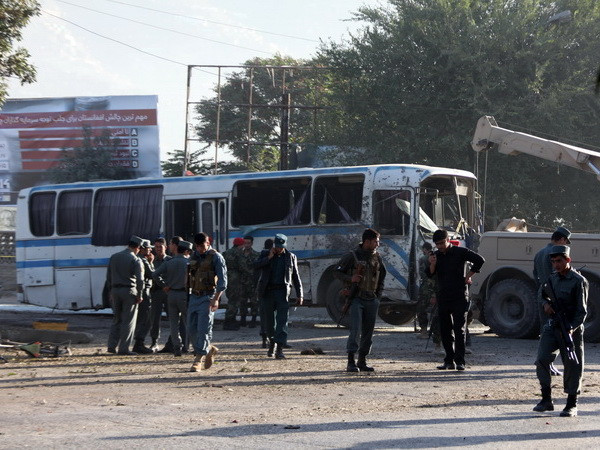 Liên tiếp xảy ra đánh bom nhằm vào xe chở binh sỹ Afghanistan ảnh 1