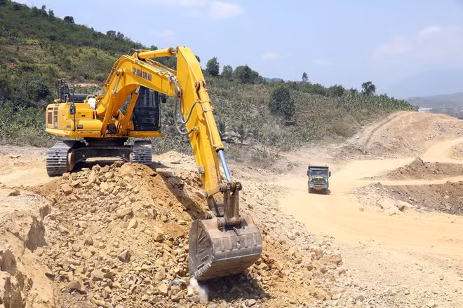 Phú Yên chỉ đạo sử dụng hơn 3,1 triệu m3 đất thừa từ Cao tốc Bắc-Nam ảnh 1
