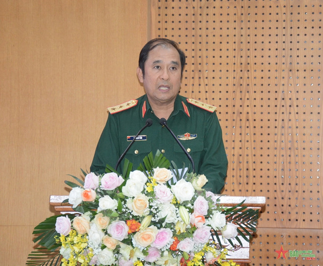 Thượng tướng Phùng Sĩ Tấn, Phó tổng Tham mưu trưởng Quân đội nhân dân Việt Nam phát khai mạc khóa huấn luyện. (Nguồn: QĐND) Việt Nam thúc đẩy hợp tác với Canada trong lĩnh vực gìn giữ hòa bình ảnh 2