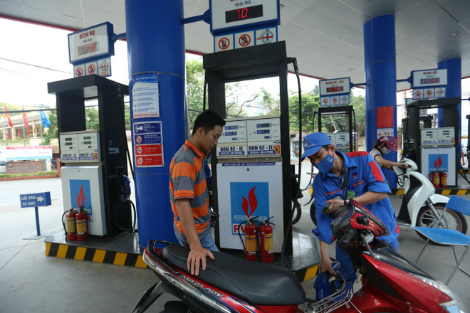 Đảm bảo nguồn cung xăng dầu ổn định trước biến động giá thế giới ảnh 1