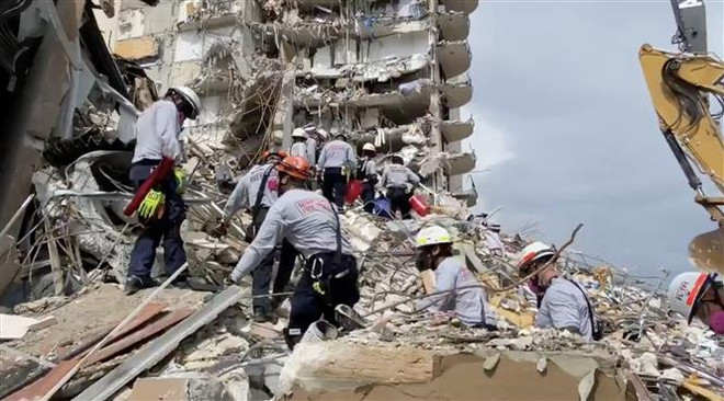 Mỹ: Các nạn nhân vụ sập chung cư nhận ít nhất 997 triệu USD bồi thường ảnh 1