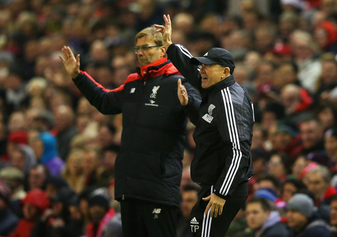 Juergen Klopp từ chối bắt tay Tony Pulis sau trận hòa thất vọng ảnh 1