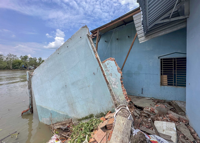 Sạt lở bờ sông Cần Thơ vào nửa đêm, 7 căn nhà bị ảnh hưởng ảnh 1