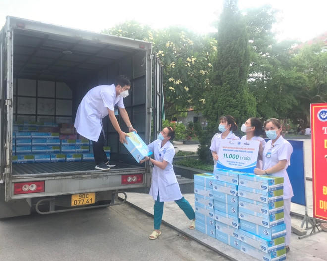 450.000 ly sữa yêu thương từ Cô gái Hà Lan tiếp sức cho tâm dịch ảnh 4