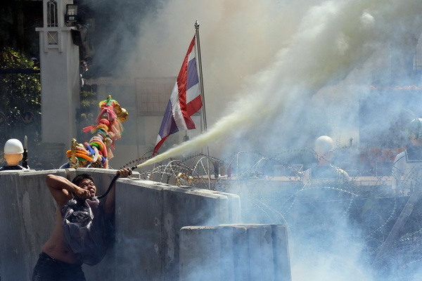 Thủ đô Bangkok tiếp tục rung chuyển vì biểu tình ảnh 1