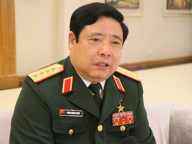 Bộ trưởng Quốc phòng Phùng Quanh Thanh trả lời phỏng vấn báo chí về vấn đề Biển Đông. (Ảnh: Đặng Lê/TTXVN) Bộ trưởng Quốc phòng Việt Nam-Trung Quốc bàn về Biển Đông ảnh 1