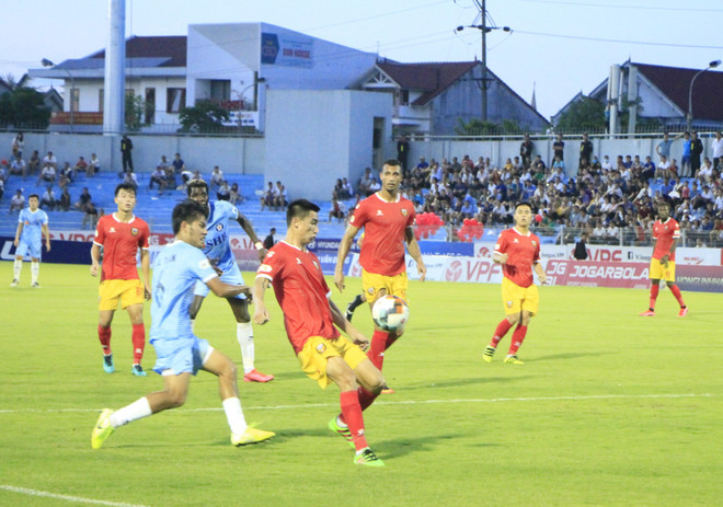 Hồng Lĩnh Hà Tĩnh chia điểm với SHB Đà Nẵng trên sân nhà ảnh 1