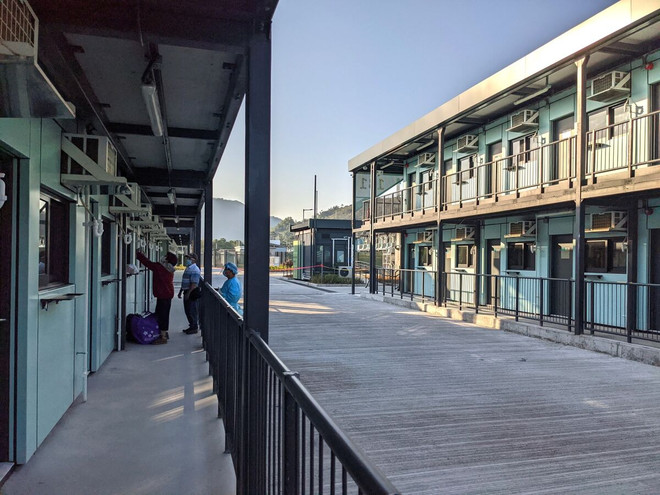 Hong Kong và bài toán chuyển đổi mục đích sử dụng khu cách ly COVID-19 ảnh 1