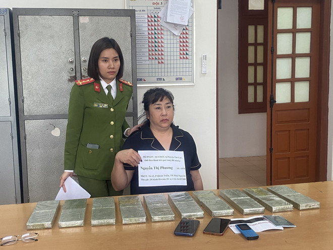 Hòa Bình: Bắt giữ hai đối tượng vận chuyển trái phép 20 bánh heroin ảnh 1