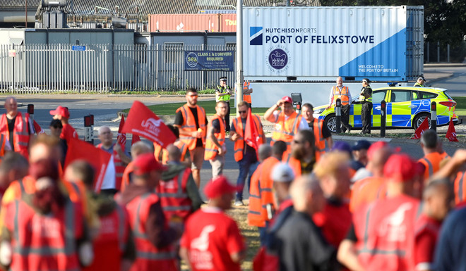 Khủng hoảng phí sinh hoạt tại Anh thêm trầm trọng do đình công ảnh 1