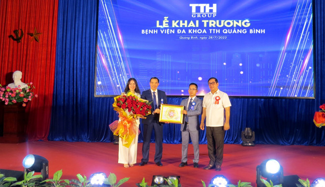 Khai trương bệnh viện đa khoa ngoài công lập đầu tiên ở Quảng Bình ảnh 2