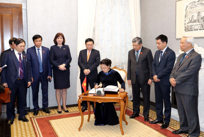 Chủ tịch Quốc hội hội đàm với Chủ tịch Thượng viện Belarus ảnh 2