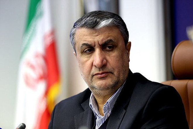 Giám đốc Tổ chức Năng lượng Nguyên tử Iran (AEOI), ông Mohammad Eslami tại một cuộc họp ở Tehran. (Ảnh: IRNA/TTXVN) Iran cam kết không làm giàu urani quá 60% cho dù Mỹ duy trì trừng phạt ảnh 1