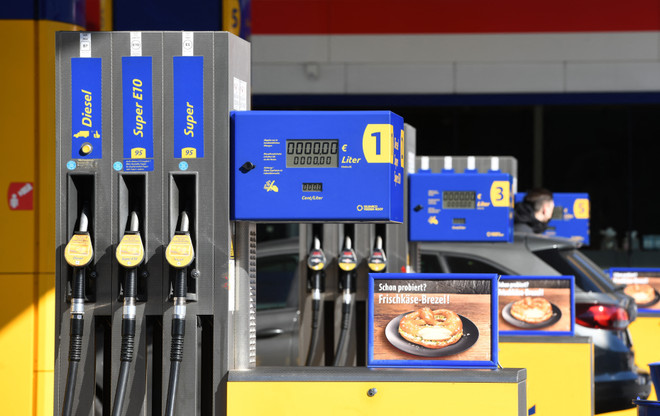 Châu Âu chỉ có thể cấm nhập khẩu dầu của Nga trong thời gian ngắn ảnh 1