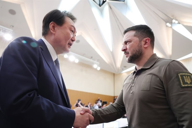Tổng thống Hàn Quốc Yoon Suk Yeol có chuyến thăm bất ngờ tới Ukraine ảnh 1