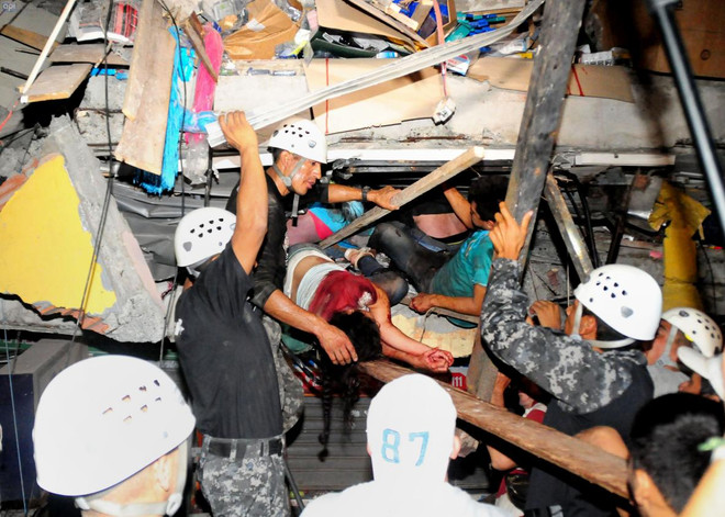 Hàng trăm đợt dư chấn tiếp tục xảy ra sau trận động đất ở Ecuador ảnh 1