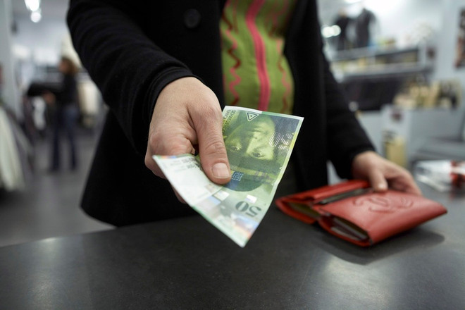 Viễn cảnh tiến sát bờ vực suy thoái của nền kinh tế Thụy Sĩ ảnh 1